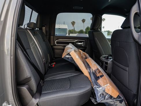 New 2026 RAM 2500 Big Horn AWD/4WD image 19