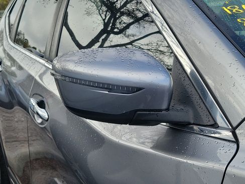 Used 2018 Nissan Rogue SV image 9