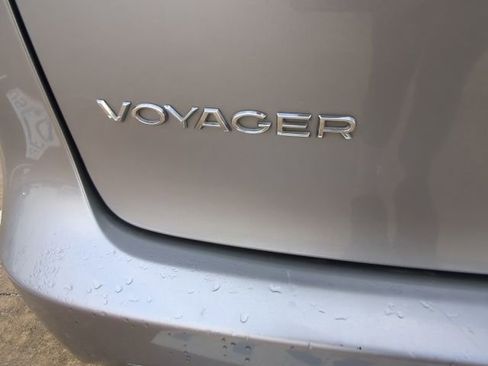 Used 2021 Chrysler Voyager Lxi image 8