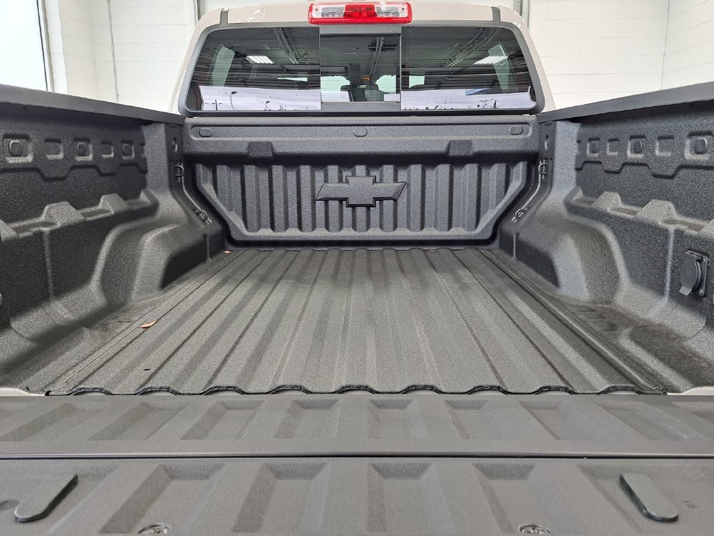 New 2026 Chevrolet Colorado ZR2 w/ Technology Package AWD/4WD image 13