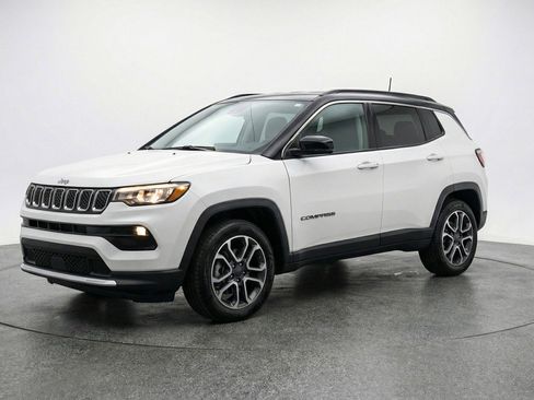 Used 2025 Jeep Compass Limited image 3