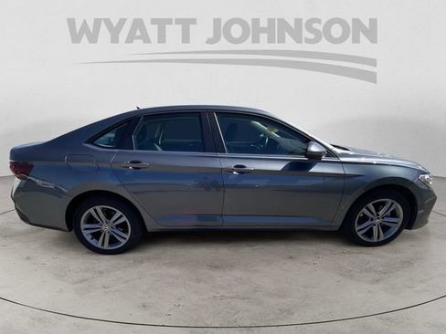 Used 2024 Volkswagen Jetta SE FWD image 11