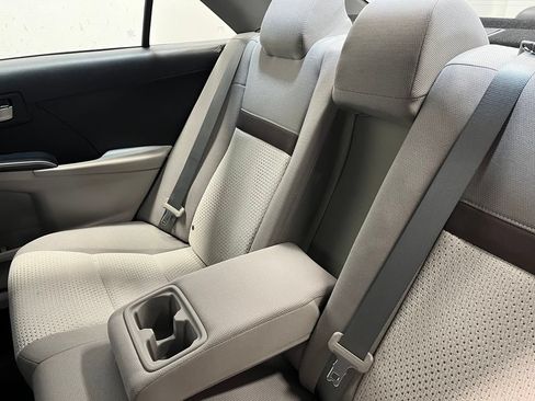 Used 2014 Toyota Camry LE FWD image 15