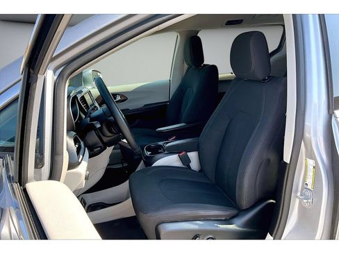 Certified 2019 Chrysler Pacifica Touring Plus FWD image 34