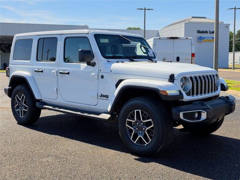 New 2026 Jeep Wrangler Unlimited Sahara AWD/4WD image 4