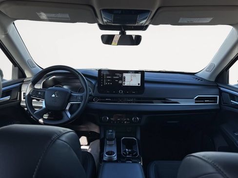 Used 2025 Mitsubishi Outlander SE FWD image 30
