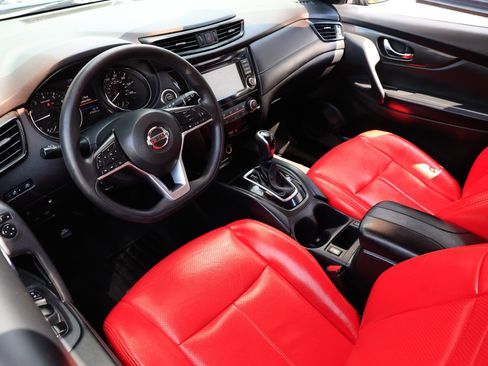 Used 2019 Nissan Rogue SV image 6