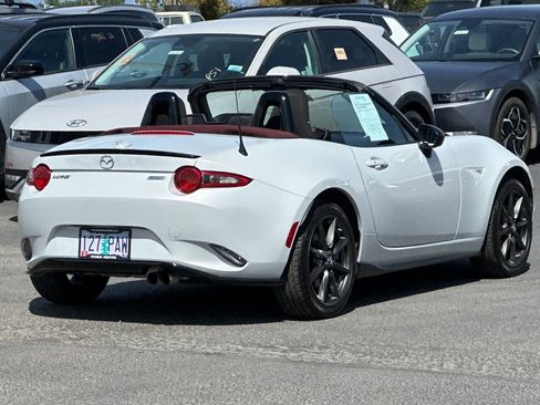 Used 2018 MAZDA MX-5 Miata Club w/ Appearance Package RWD image 5