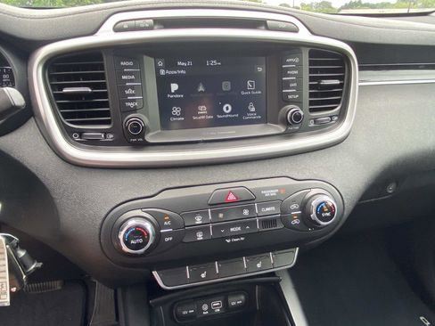 Used 2018 Kia Sorento AWD image 22