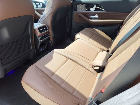 Used 2025 Mercedes-Benz GLS 450 4MATIC image 38