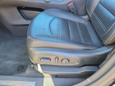 Used 2024 GMC Terrain Denali w/ Black Diamond Edition image 5