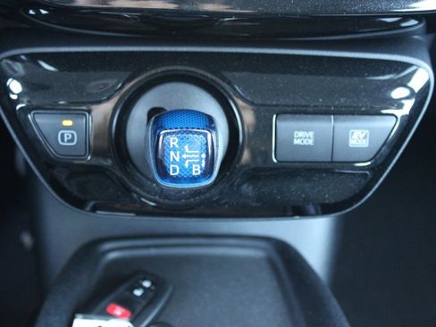 Used 2022 Toyota Prius L Eco image 21