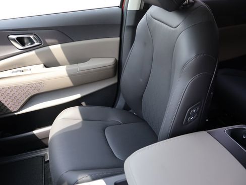 New 2026 Kia Carnival EX FWD image 21