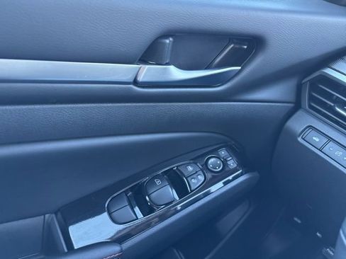 Certified 2024 Nissan Altima 2.5 SR image 11