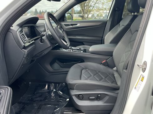 Used 2025 Volkswagen Atlas Cross Sport SE image 10