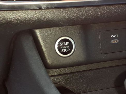 Used 2021 Nissan Rogue SV image 11