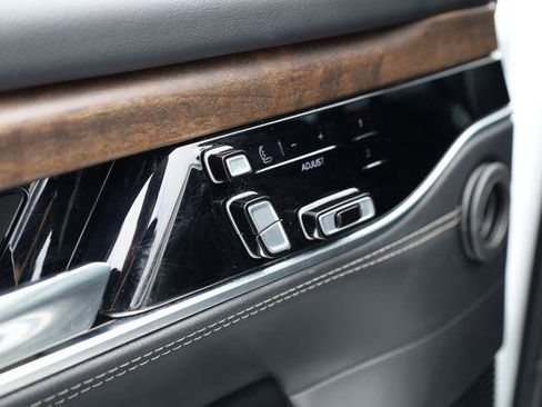 Certified 2023 Jeep Grand Wagoneer 4WD image 18