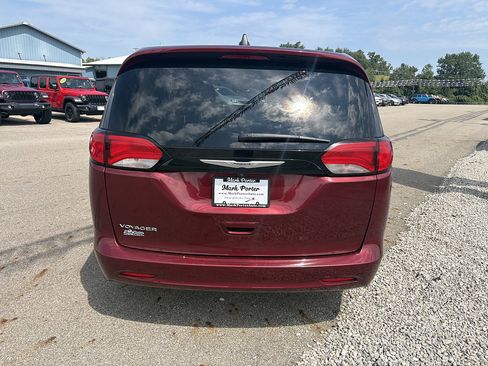 Used 2023 Chrysler Voyager LX FWD image 4