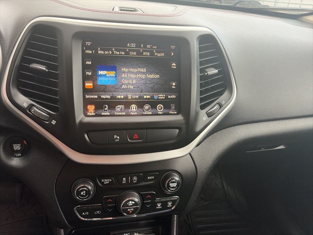 Used 2016 Jeep Cherokee Trailhawk w/ Comfort/Convenience Group AWD/4WD image 17