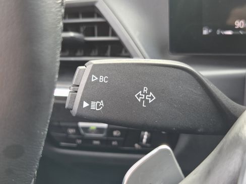 Used 2023 BMW 330i Sedan w/ Premium Package image 31