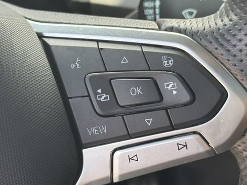 Used 2022 Volkswagen Atlas Cross Sport SEL R-Line AWD/4WD image 23
