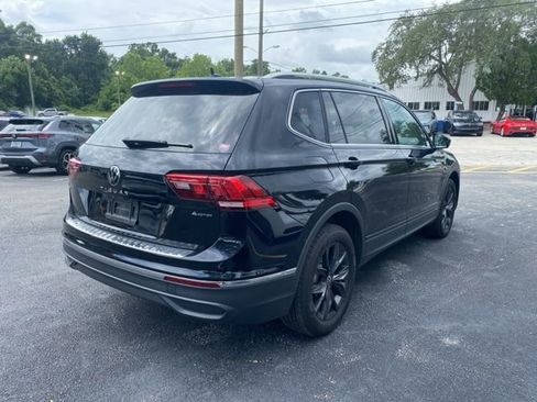 Used 2024 Volkswagen Tiguan SE w/ Panoramic Sunroof Package AWD/4WD image 6