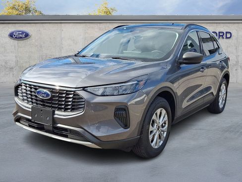 Used 2023 Ford Escape Active w/ Tech Pack #1 AWD/4WD image 3