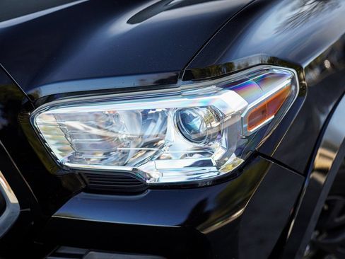 Used 2021 Toyota Tacoma SR5 image 3