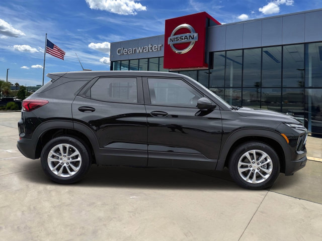 Used 2026 Chevrolet TrailBlazer LS FWD image 3