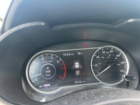 Used 2021 Nissan Versa SV FWD image 13