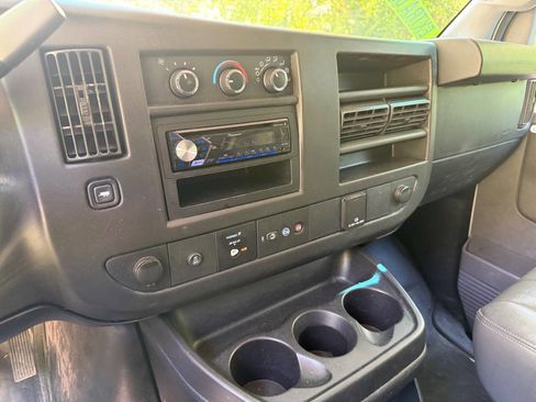 Used 2018 Chevrolet Express 2500 w/ Chrome Appearance Package RWD image 18