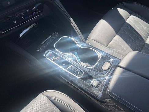 Used 2023 Buick Envision Avenir AWD/4WD image 30