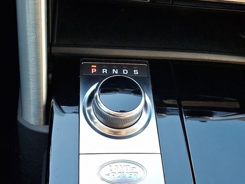 Used 2018 Land Rover Discovery HSE image 12