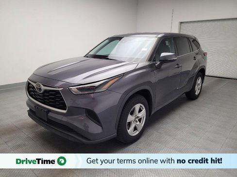 Used 2021 Toyota Highlander L FWD image 1