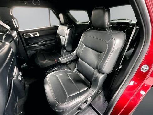 Used 2020 Ford Explorer XLT w/ Equipment Group 202A AWD/4WD image 21