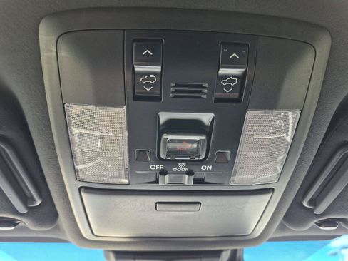 Used 2023 Lexus GX 460 Premium w/ Accessory Package AWD/4WD image 4