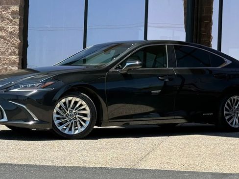 Used 2021 Lexus ES 300h Ultra Luxury w/ Accessory Package 2 FWD image 3