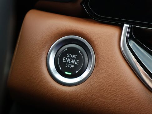 Certified 2024 GMC Canyon AT4 w/ AT4 Premium Package AWD/4WD image 19