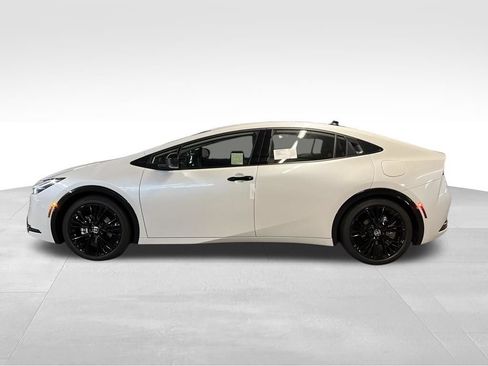 New 2026 Toyota Prius Plug-In Hybrid FWD image 2