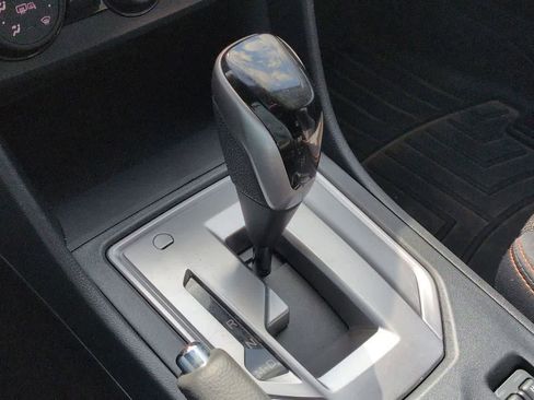 Used 2019 Subaru Crosstrek 2.0i Premium w/ Moonroof Package AWD/4WD image 31