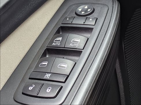 Used 2016 Jeep Cherokee Latitude w/ Safety/Convenience Group FWD image 25