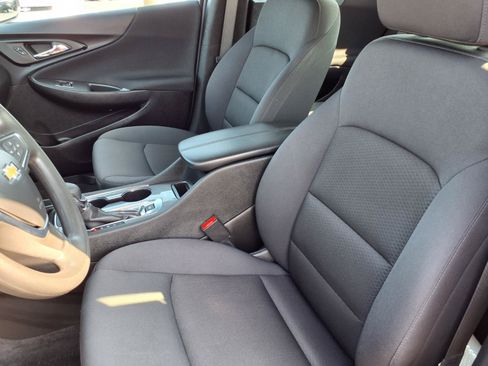 Used 2025 Chevrolet Malibu LT FWD image 3