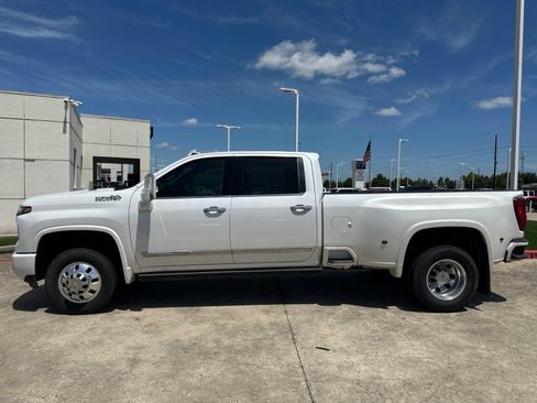 Used 2025 Chevrolet Silverado 3500 High Country w/ High Country Premium Package AWD/4WD image 4
