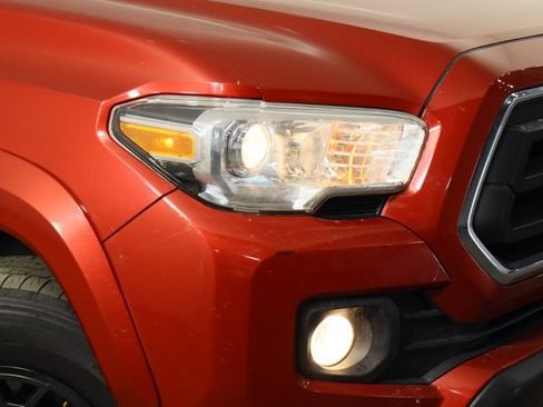 Used 2021 Toyota Tacoma SR5 RWD image 40