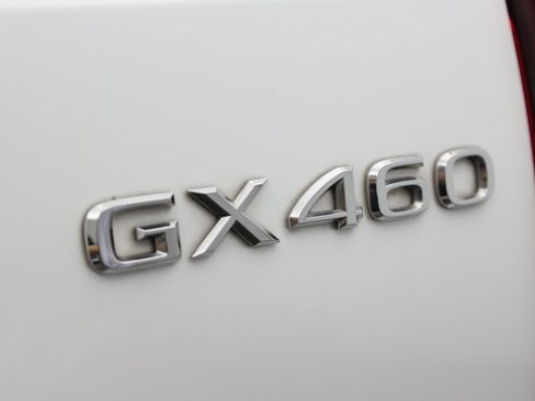 Used 2022 Lexus GX 460 Premium w/ Accessory Package AWD/4WD image 16