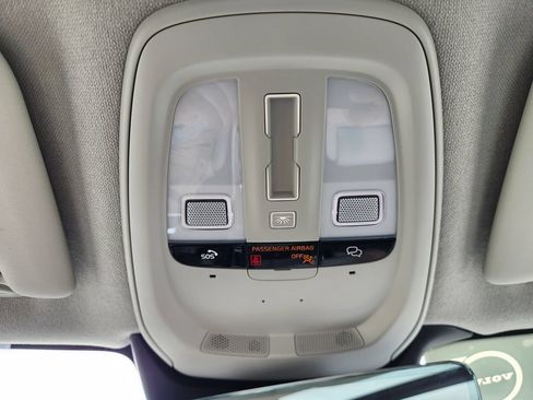 Certified 2025 Volvo XC40 B5 Plus AWD/4WD image 31