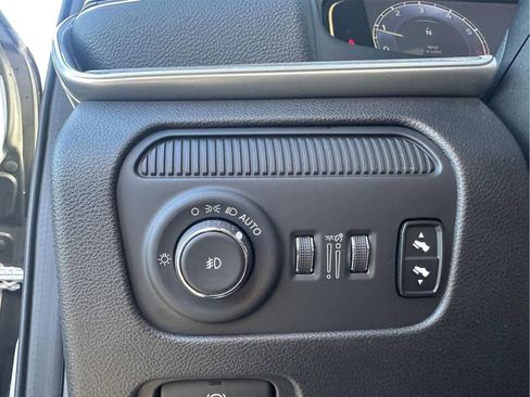 Used 2024 Jeep Wagoneer L Series II w/ Flexible Seating Group image 19