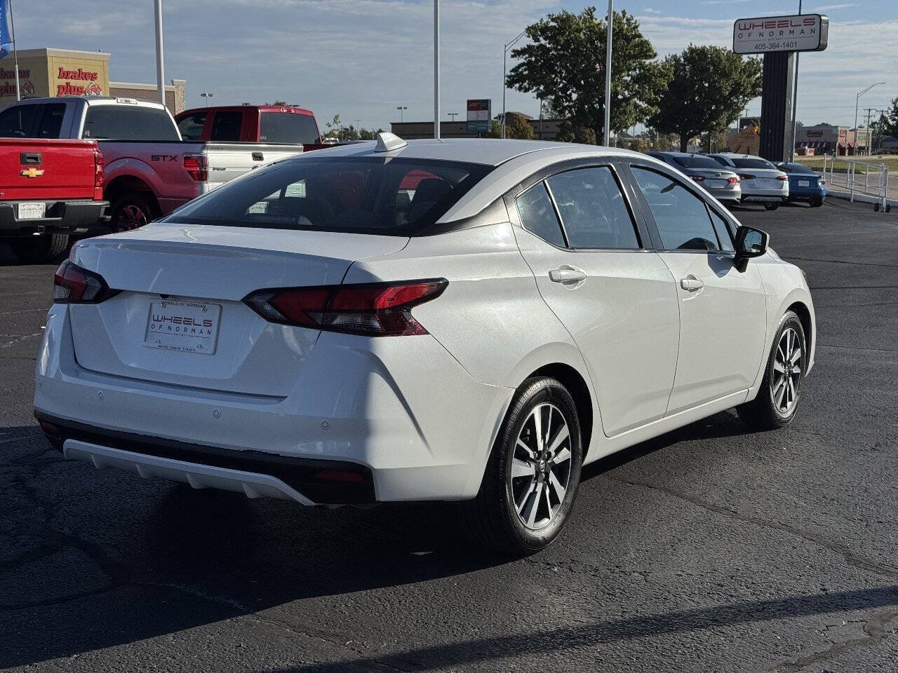 Used 2022 Nissan Versa SV FWD image 5