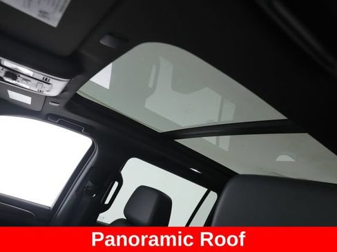 Used 2024 Chevrolet Suburban Z71 w/ Luxury Package AWD/4WD image 18