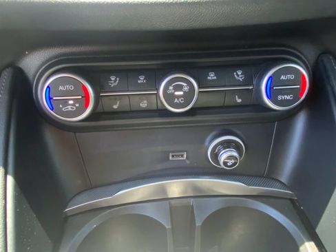 Used 2022 Alfa Romeo Stelvio Veloce AWD/4WD image 23